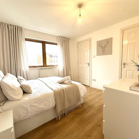 Private Room With En-Suite And Parking In Shared Flat Glasgow Eksteriør bilde
