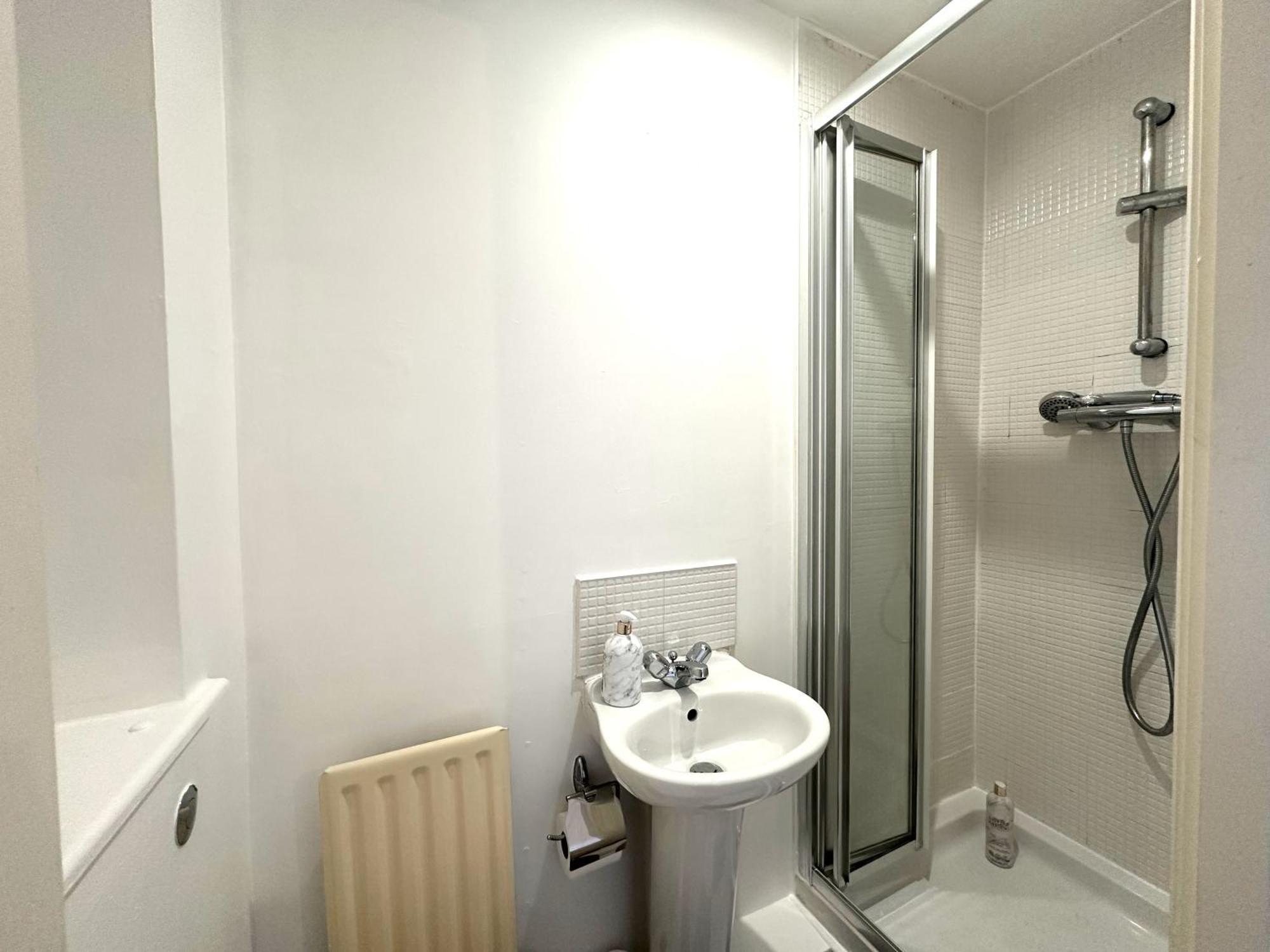Private Room With En-Suite And Parking In Shared Flat Glasgow Eksteriør bilde